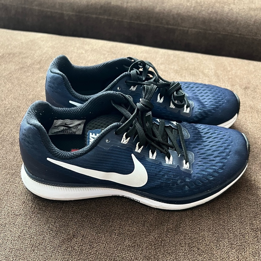 Nike Navy Blue & White Zoom Pegasus 34